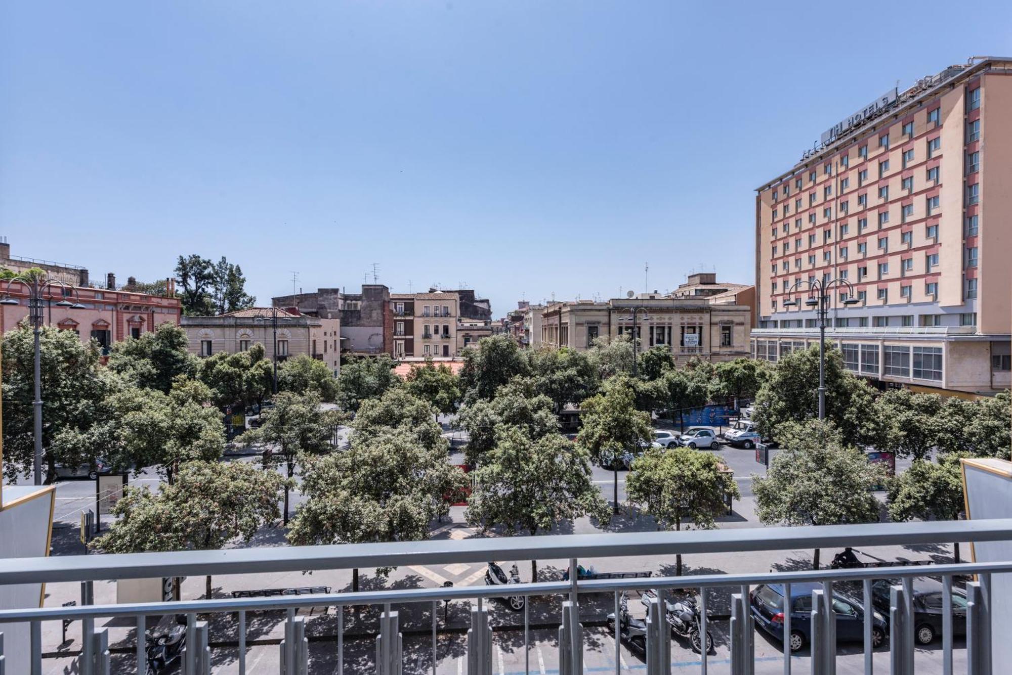 Ferrini Home - Suites Catánia Buitenkant foto